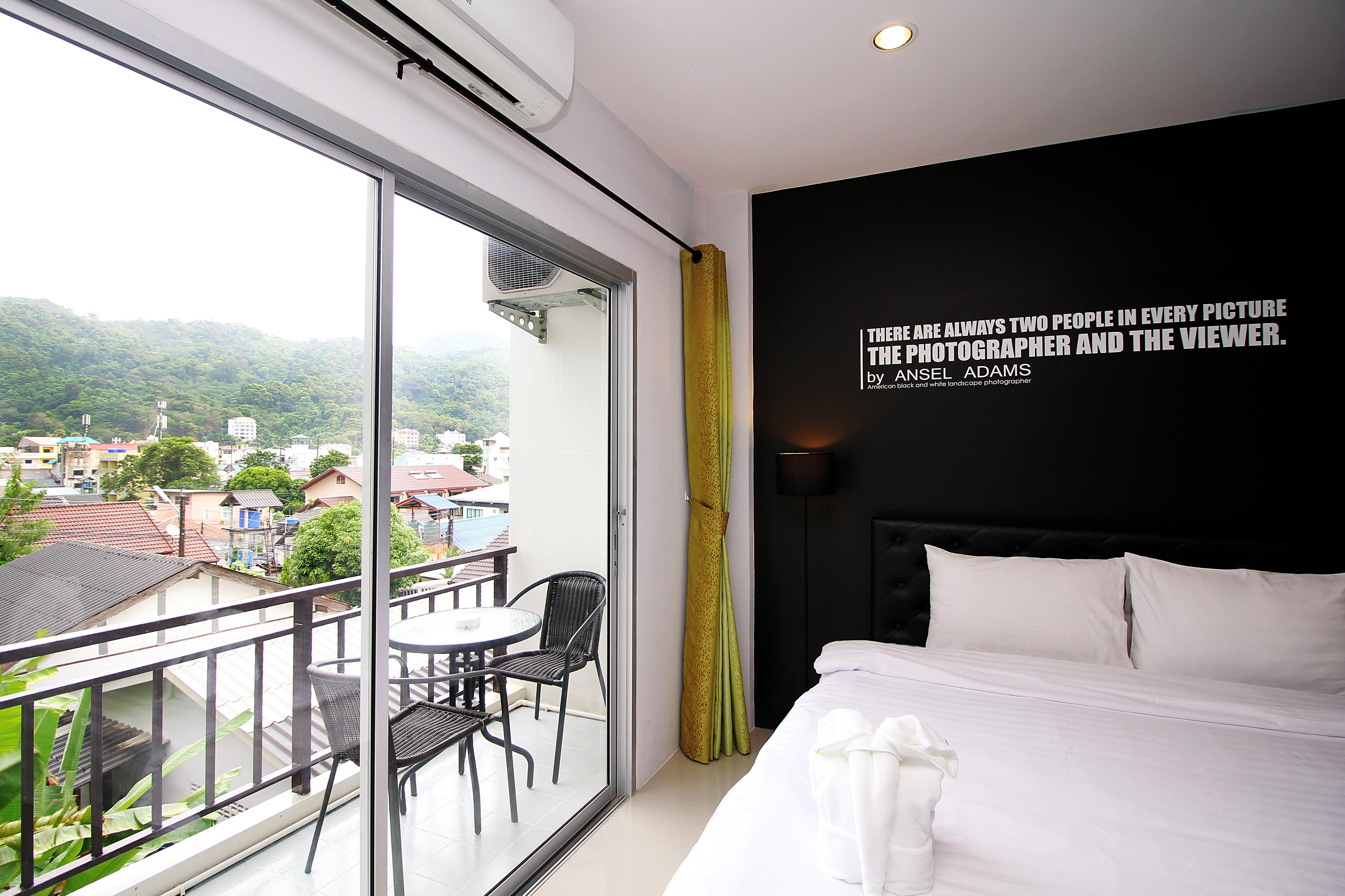 Hotel The Artist House Patong Esterno foto