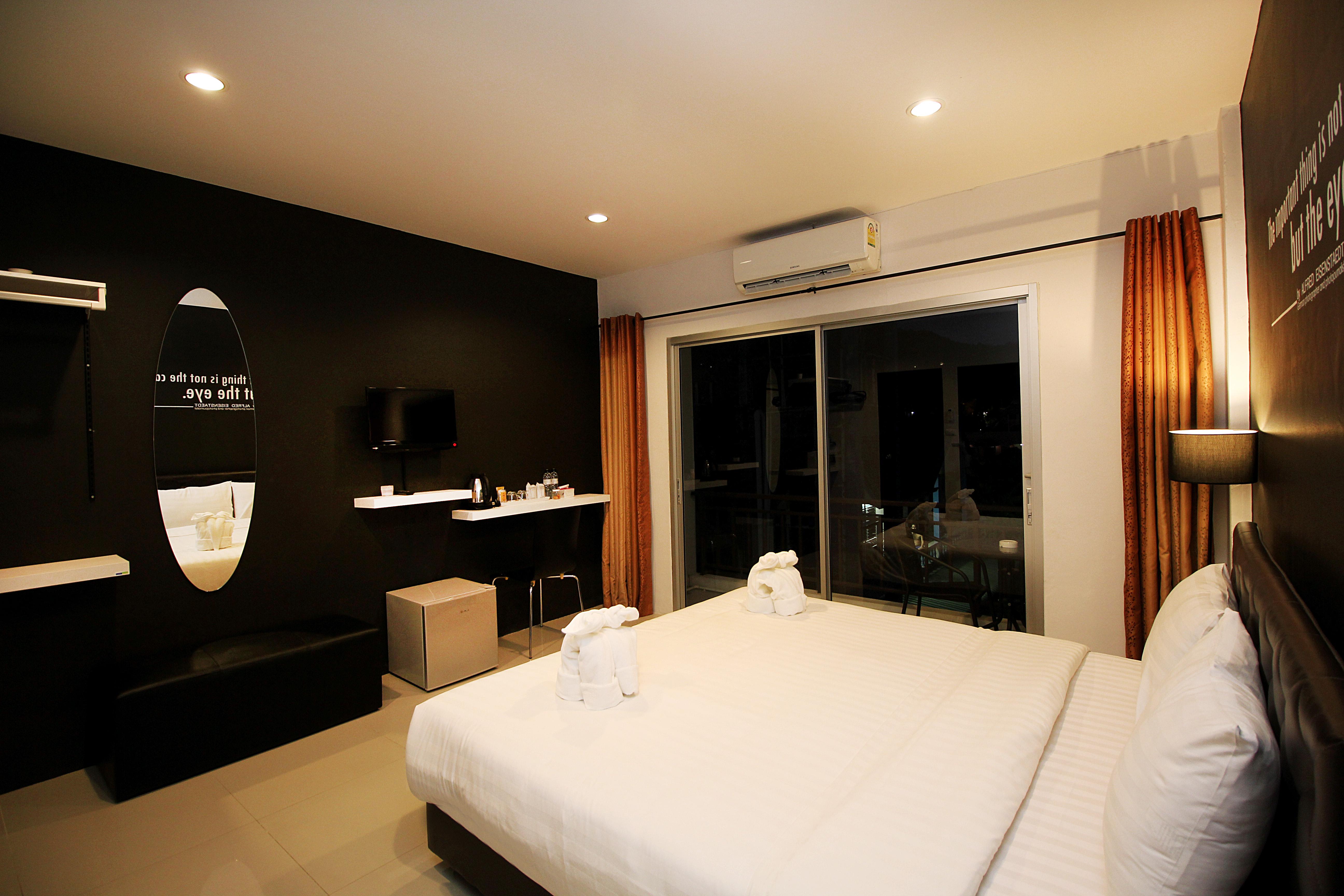 Hotel The Artist House Patong Esterno foto