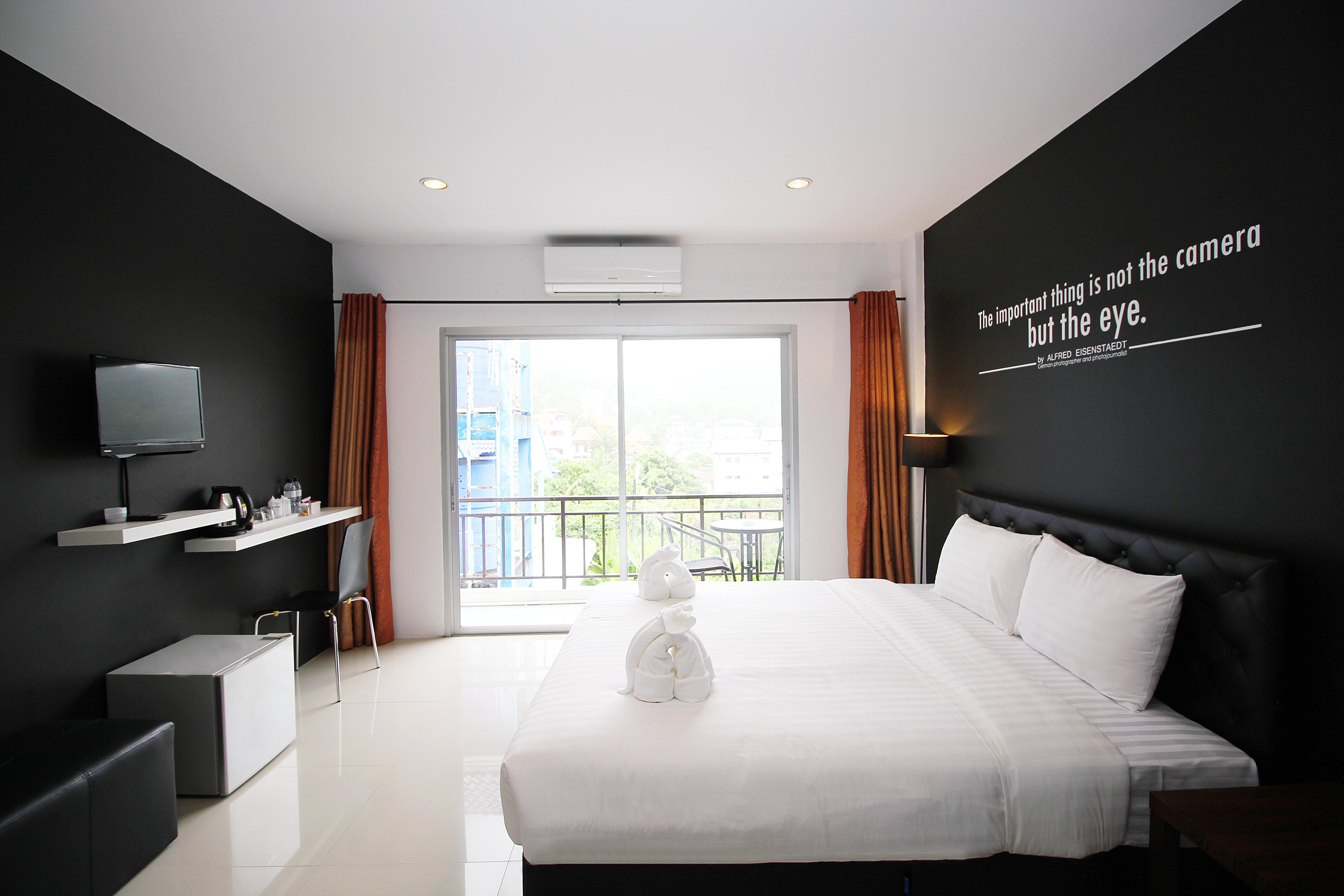 Hotel The Artist House Patong Esterno foto