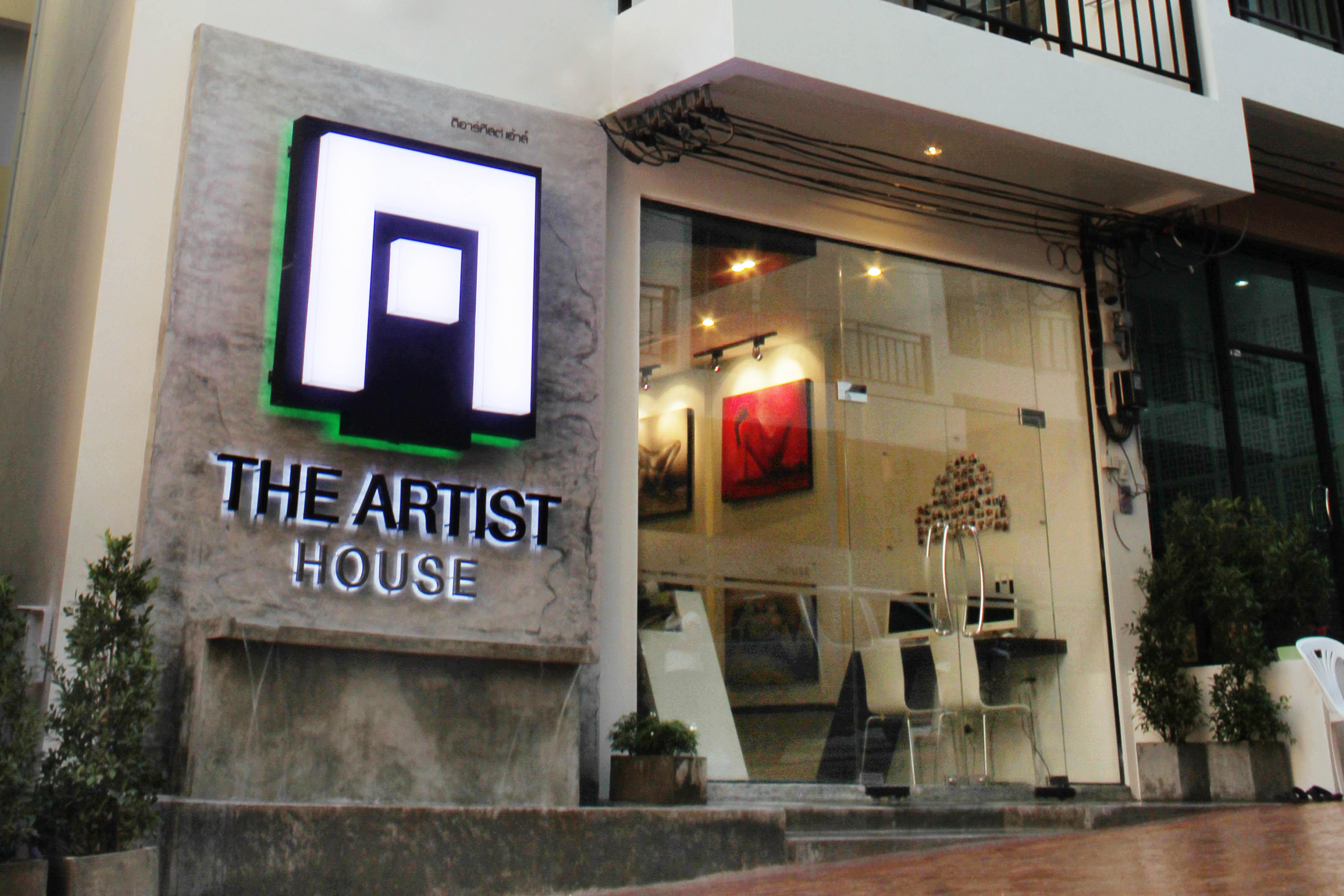 Hotel The Artist House Patong Esterno foto
