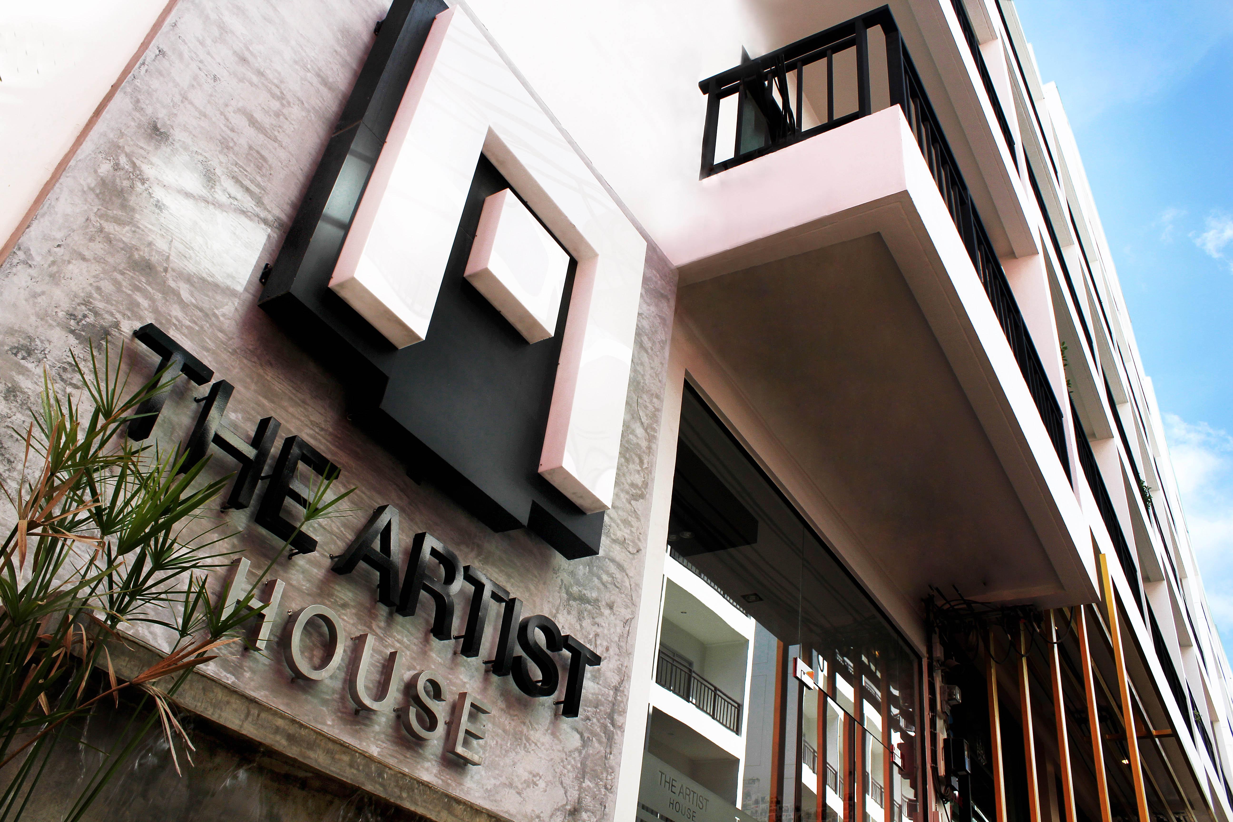 Hotel The Artist House Patong Esterno foto