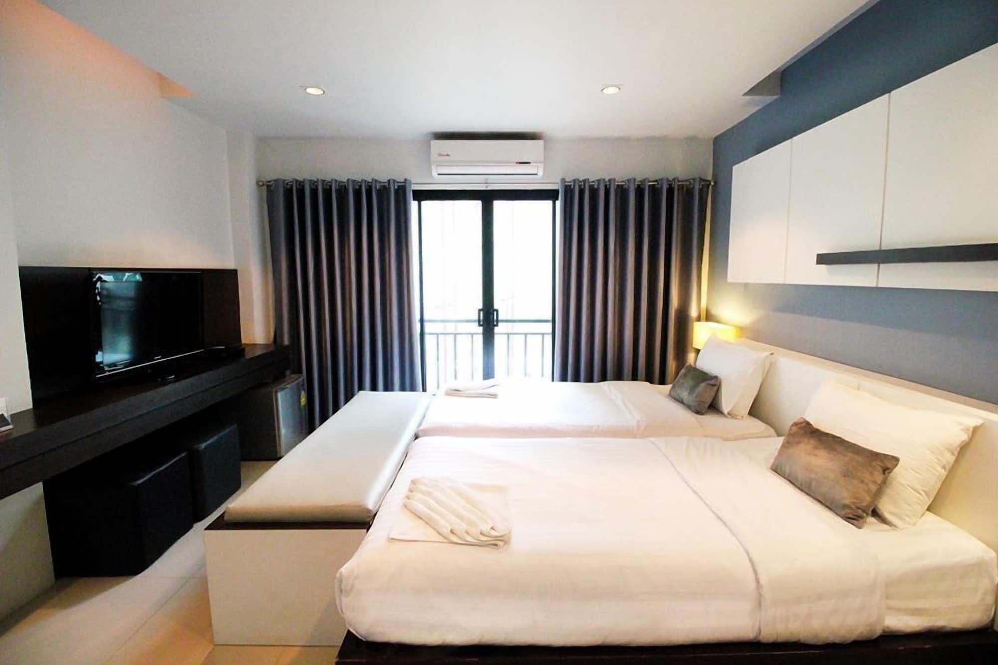 Hotel The Artist House Patong Esterno foto