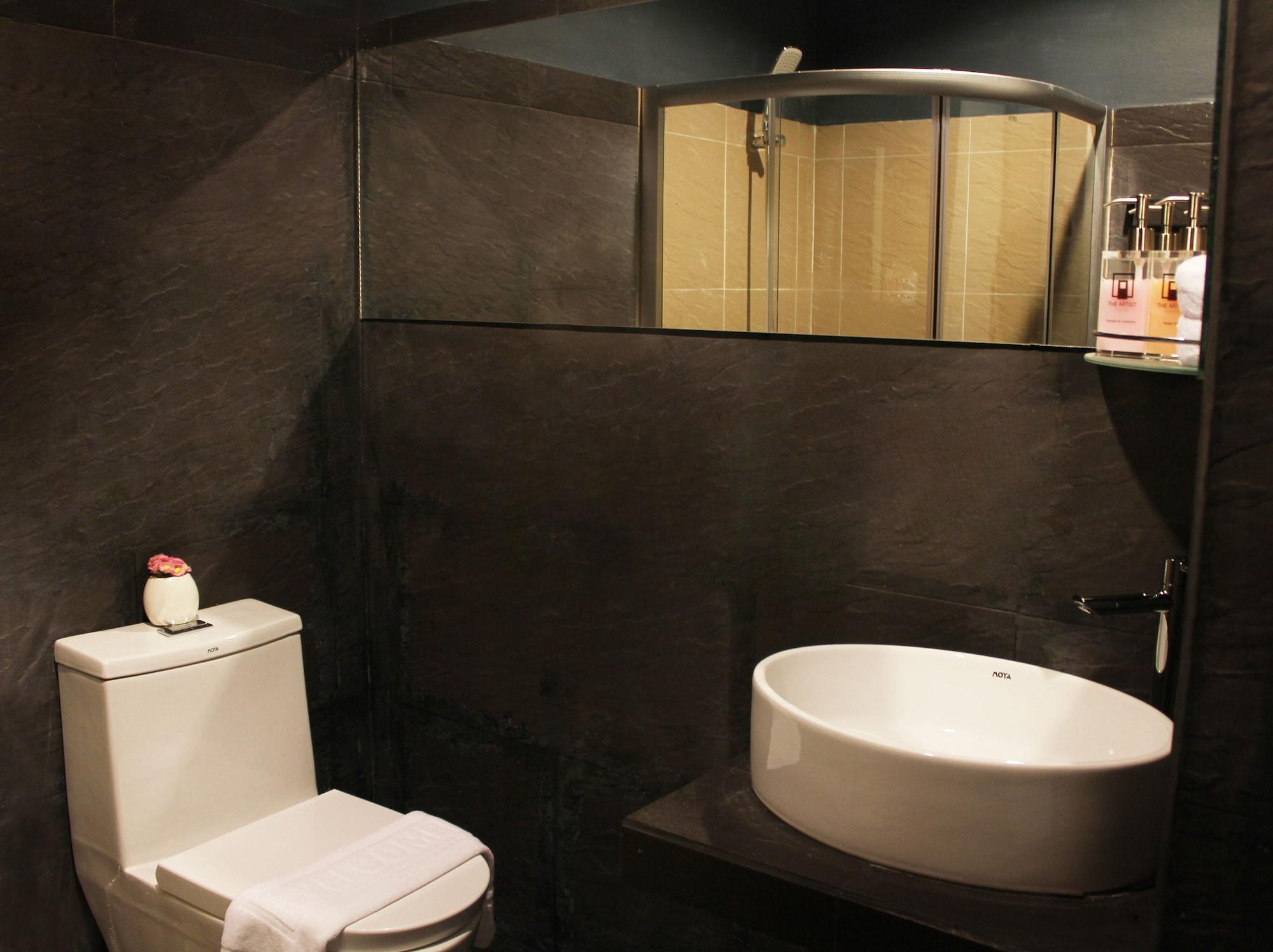 Hotel The Artist House Patong Esterno foto
