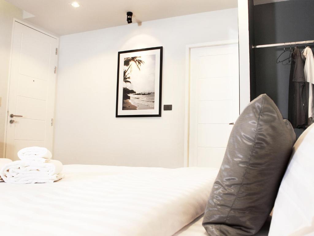 Hotel The Artist House Patong Esterno foto
